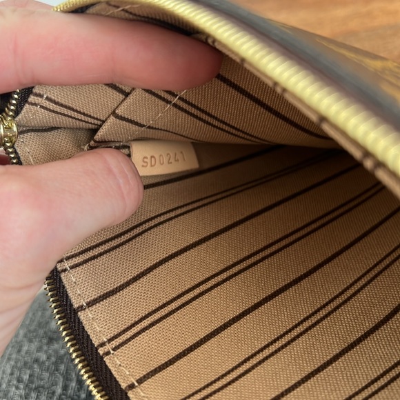 Louis Vuitton monogram Pochette - Picture 13 of 17